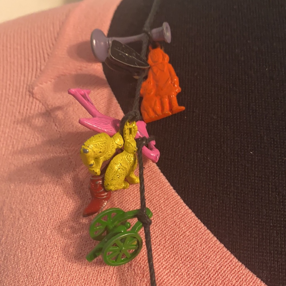 Vintage necklace- very quirky, colorful& unusual - Picture 3 of 7